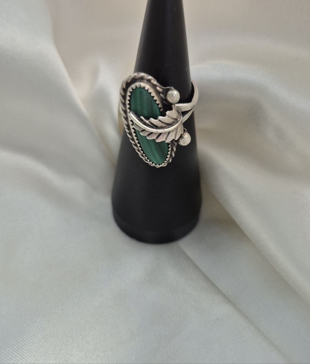 GORGEOUS Navajo Sterling Silver Green Stone Leaf Accent Ring Beautiful!